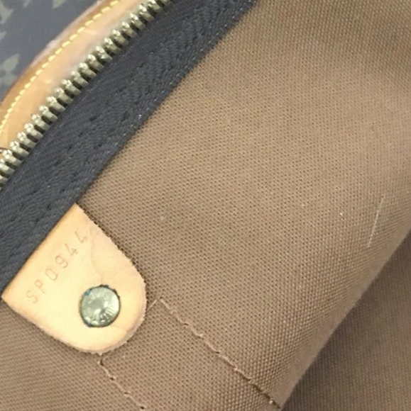 Louis Vuitton Monogram Keepall 55 Boston Travel Hand Bag. Watch Video!! - Picture 4 of 16
